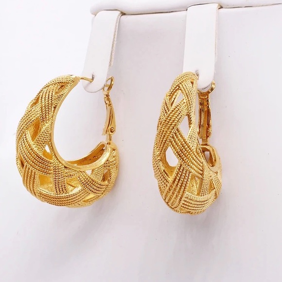 New Huggies Hoop Earrings earrings, Hoop Earrings, Hoop Earrings, Statement Hoop - Picture 4 of 9